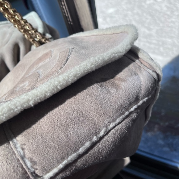 Chanel: Shearling Suede Sherpa CC Accordion Flap Chain Bag *RARE* - Picture 13 of 17